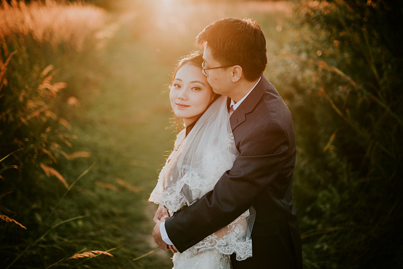 Golden Hour Photos - Anniversary Session in a Field - Bridal portraits in a filed - madison wi photographer
