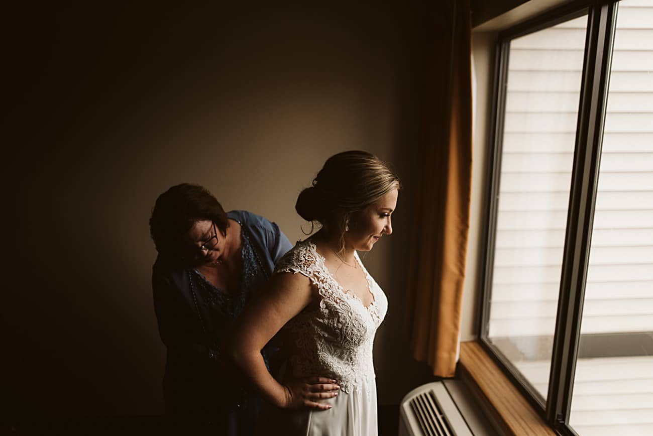 Getting Ready Photos in a hotel room, Wisconsin Wedding Photographer