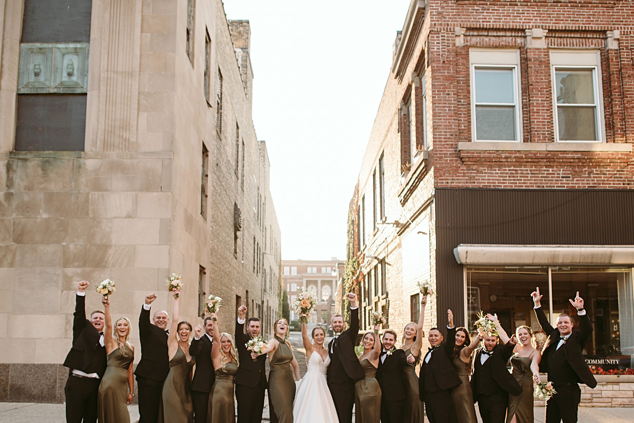Wedding Party Photos, Urban Wedding Party Photos, Milwaukee Photographer, Large Wedding Party Photos