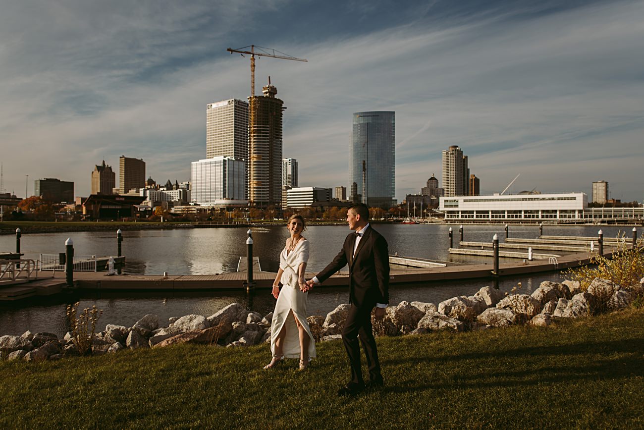 Outdoor Wedding Photos in Milwaukee Wisconsin, Milwaukee Elopement