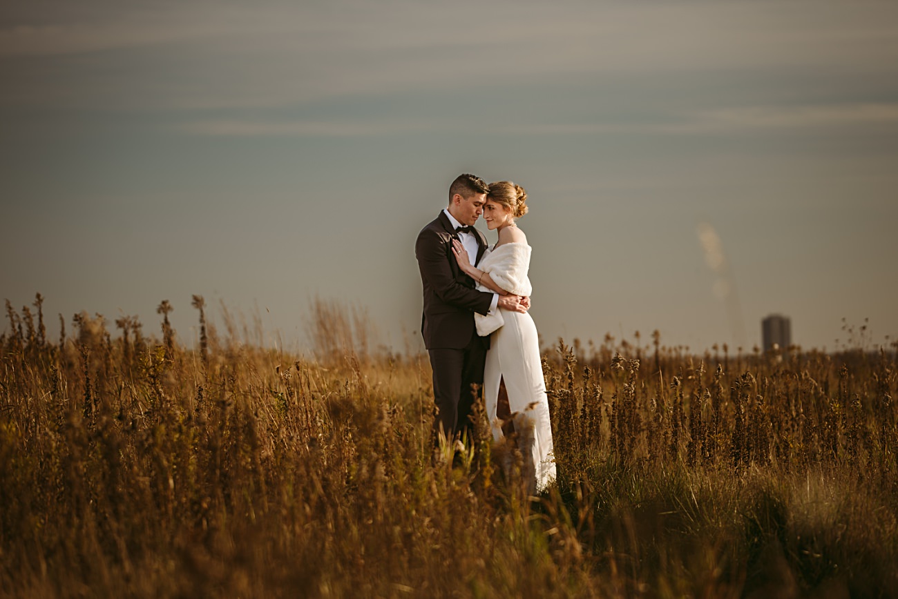 Outdoor Wedding Photos in Milwaukee Wisconsin, Milwaukee Elopement