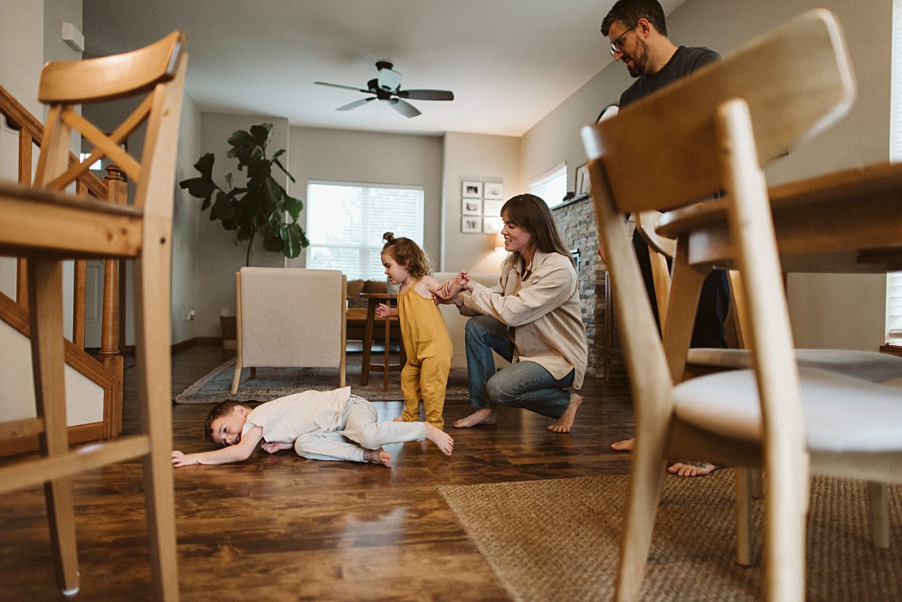 at-home family photography inspiration, madison wisconsin family photographer
