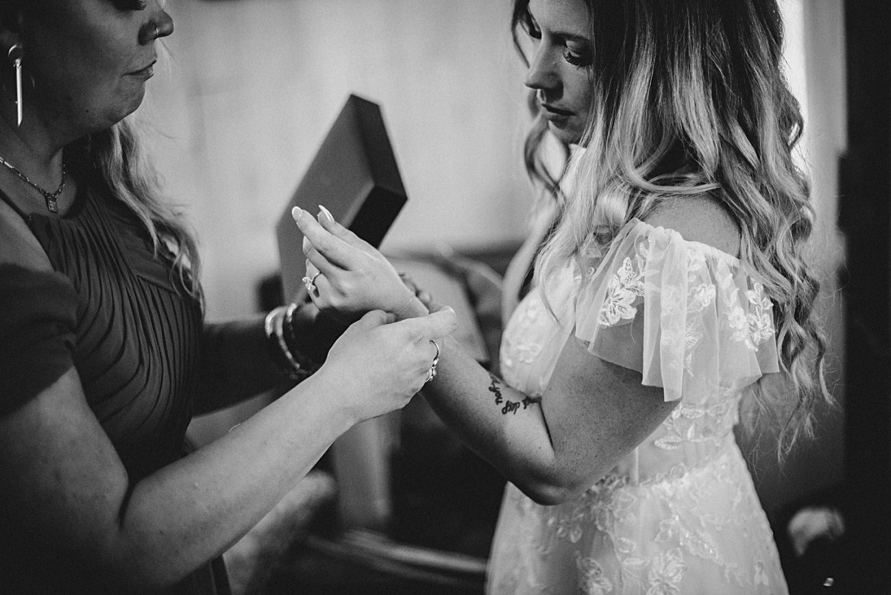 Blue Barn on the Green Wedding, Wisconsin Wedding Photographer near Oshkosh Wisconsin, Milwaukee Photographer