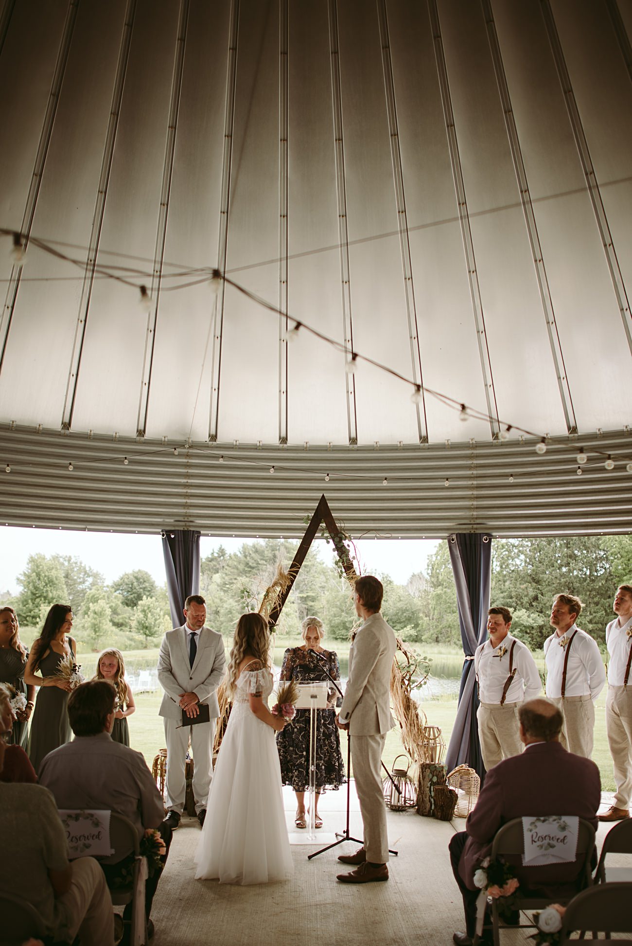 Blue Barn on the Green Wedding, Wisconsin Wedding Photographer near Oshkosh Wisconsin, Milwaukee Photographer