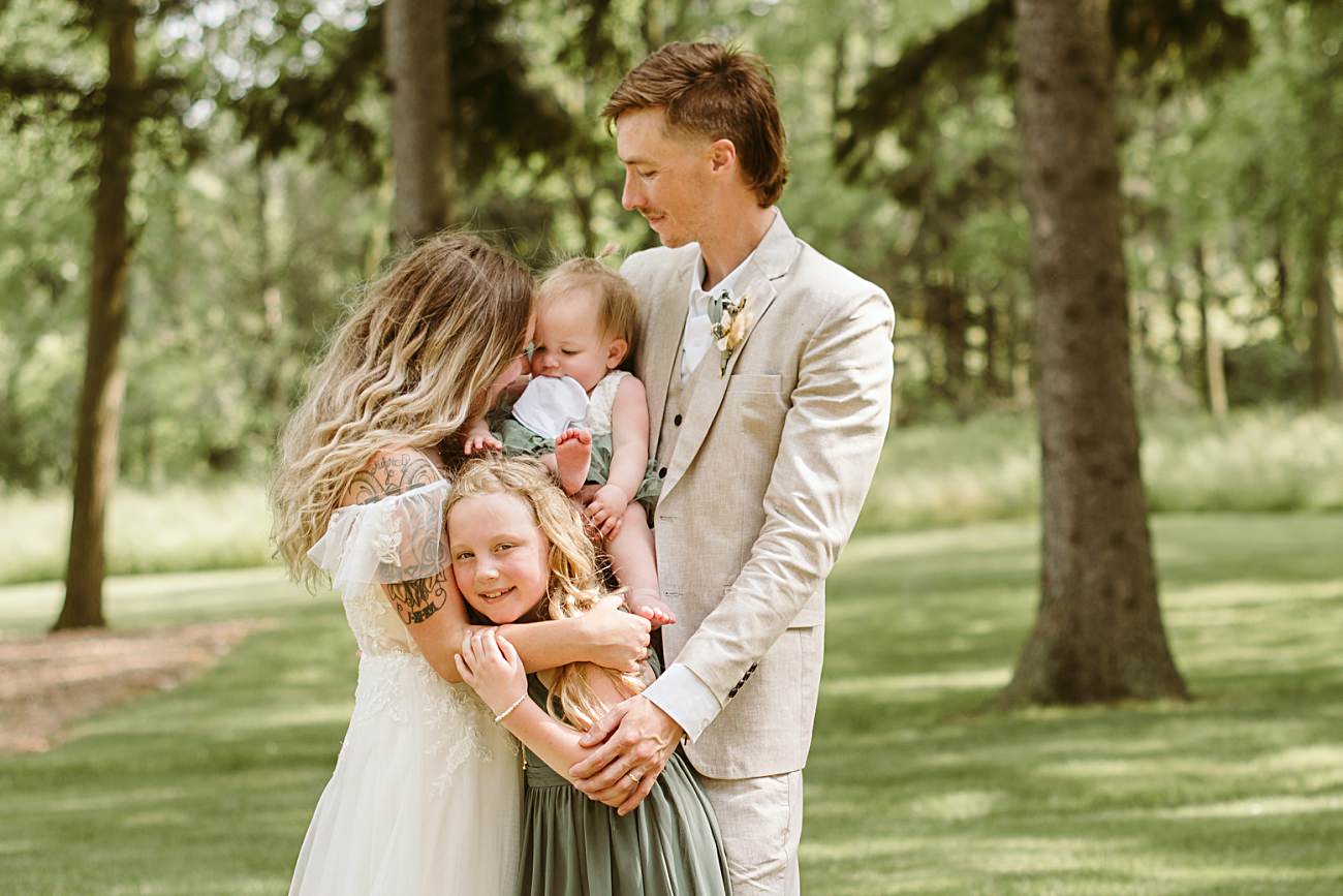 Blue Barn on the Green Wedding, Wisconsin Wedding Photographer near Oshkosh Wisconsin, Milwaukee Photographer