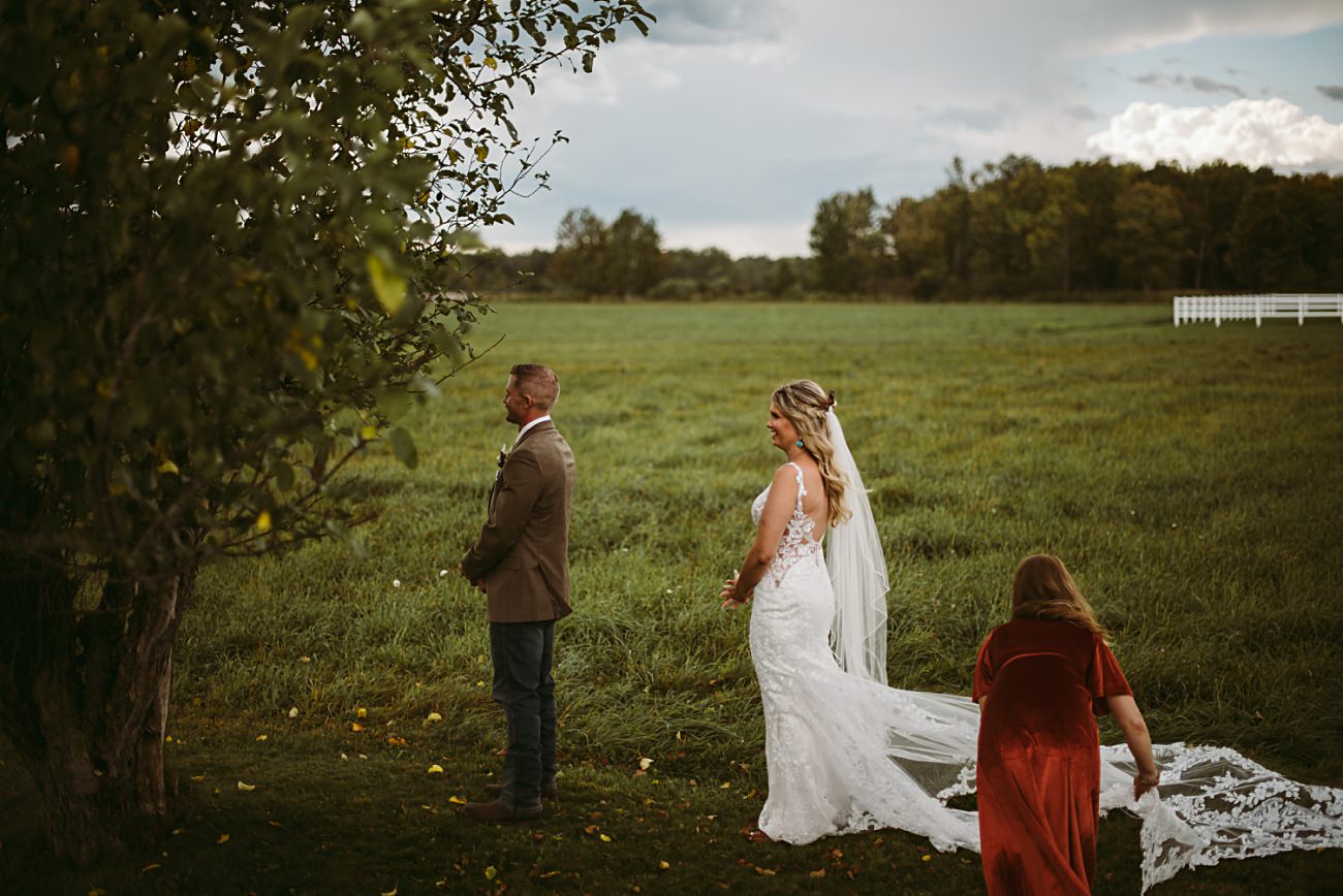 1st look photos on a rainy wedding day