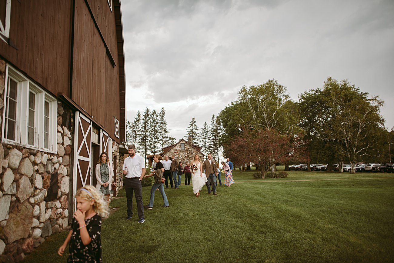 barn wedding in wisconsin