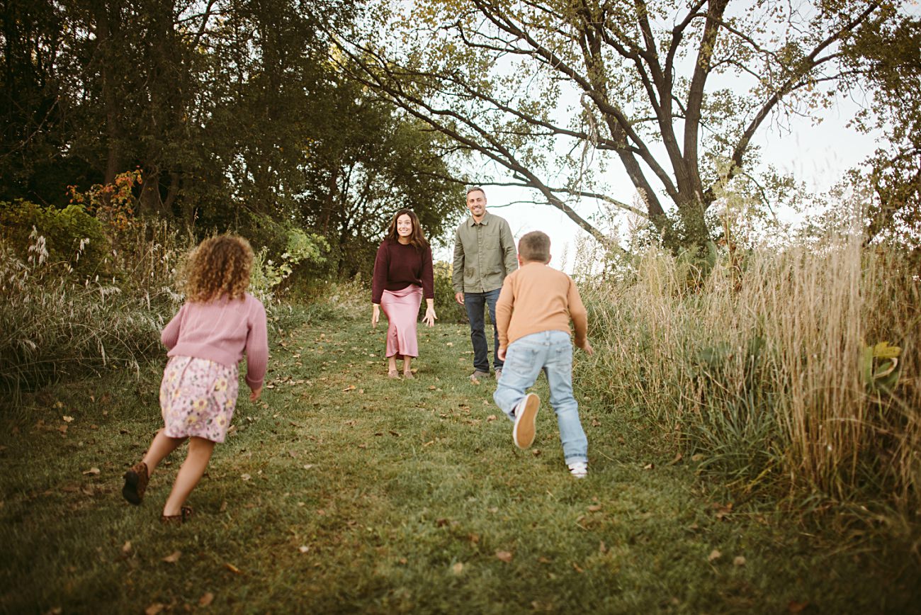 fall family photos, fall family style, madison wisconsin, pope farms conservancy